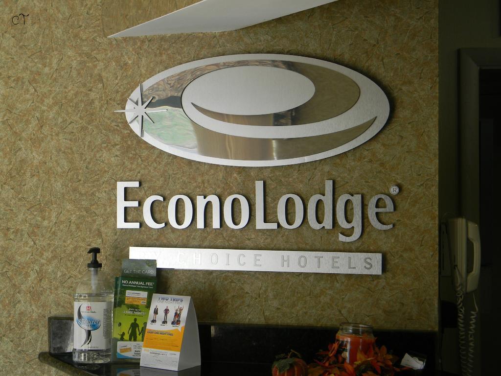Econo Lodge Lynchburg South Exterior photo